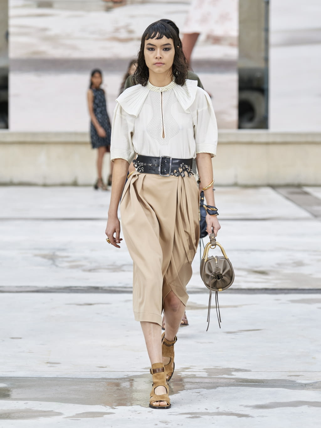 Fashion Week Paris Spring/Summer 2021 look 18 from the Chloé collection womenswear