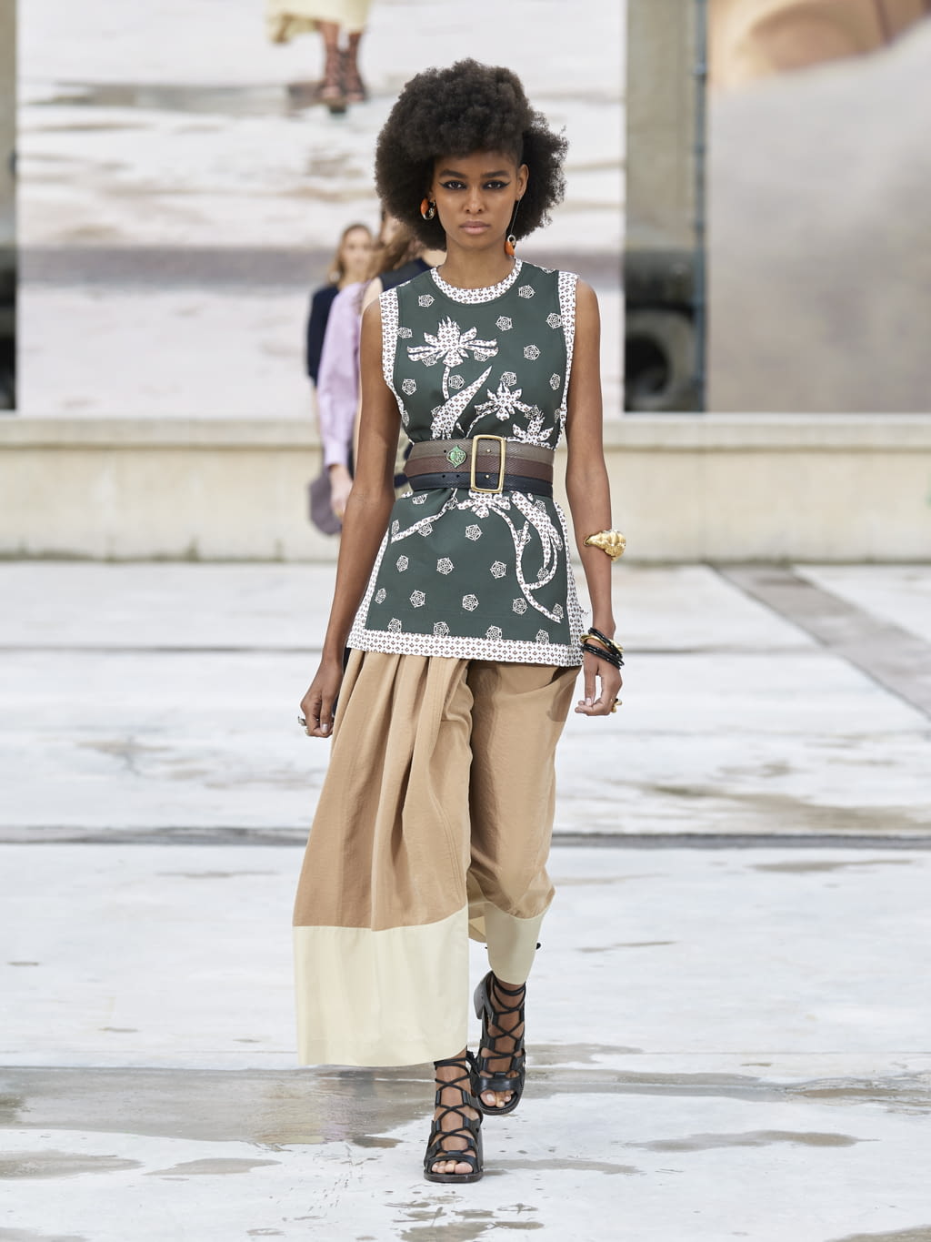 Fashion Week Paris Spring/Summer 2021 look 29 from the Chloé collection womenswear