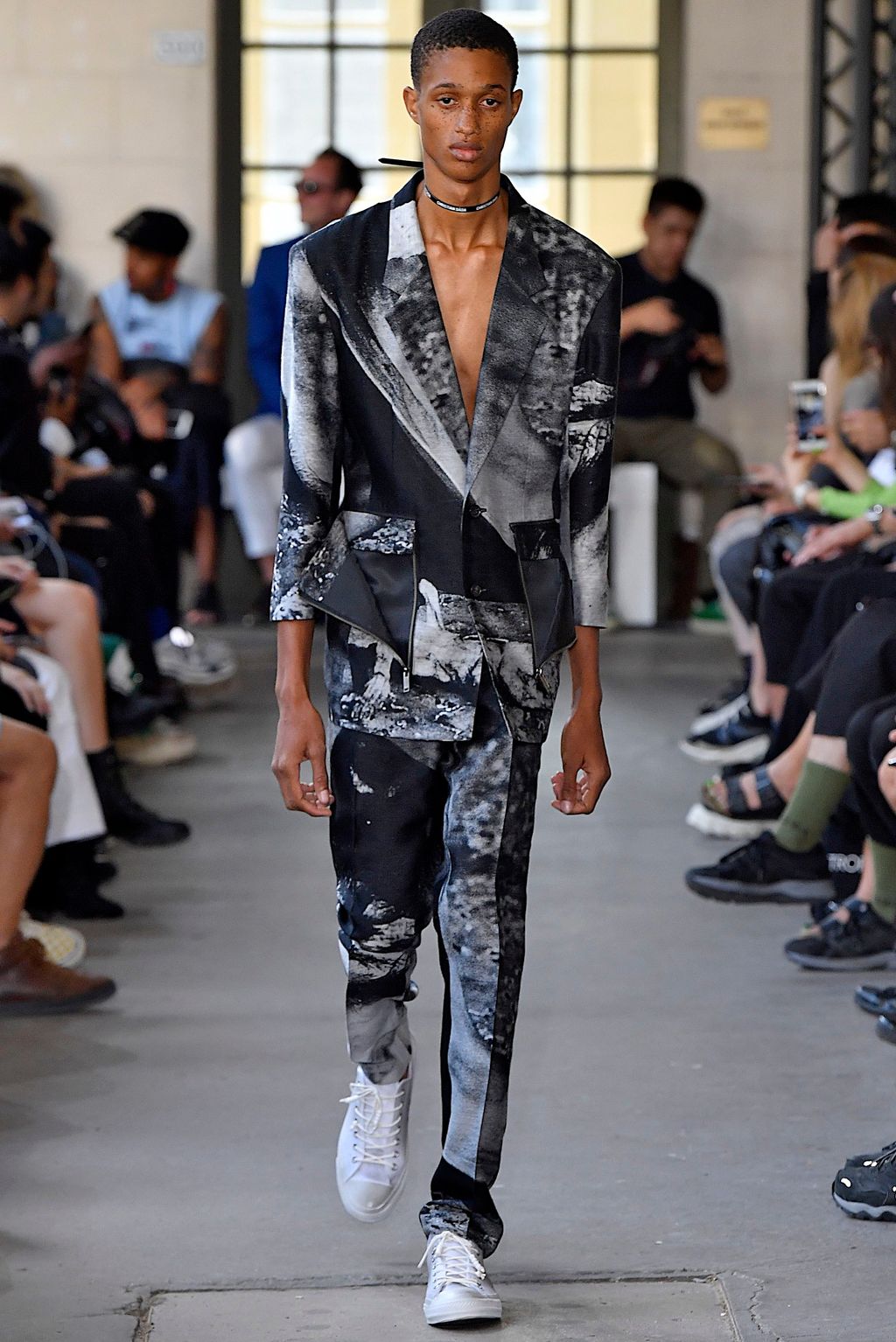 Fashion Week Paris Spring/Summer 2019 look 43 from the Christian Dada collection 男装