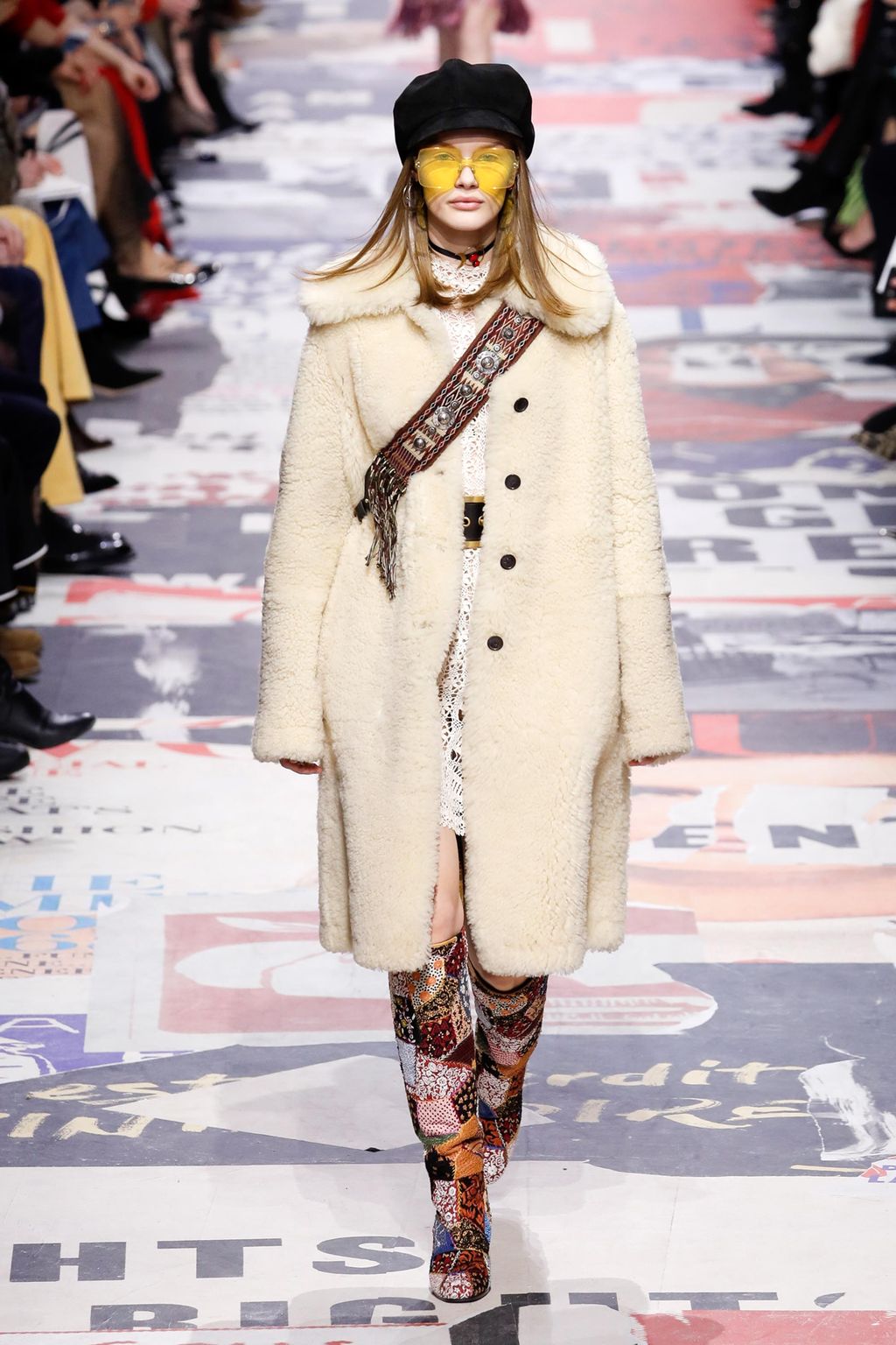 Fashion Week Paris Fall/Winter 2018 look 25 from the Christian Dior collection womenswear