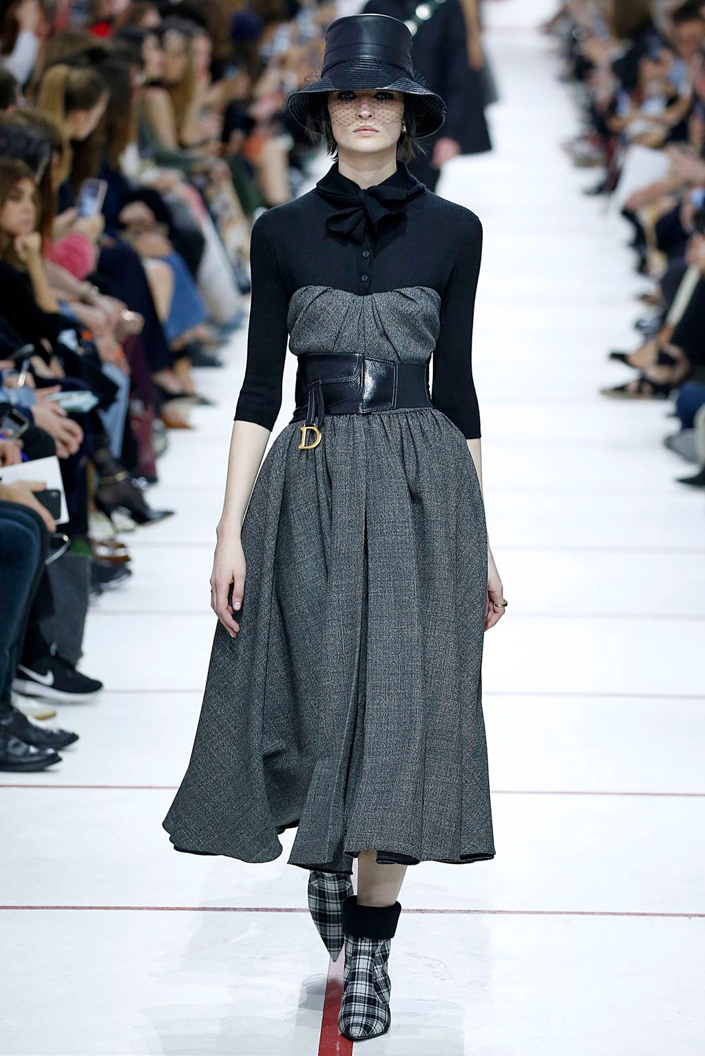 Fashion Week Paris Fall/Winter 2019 look 3 from the Christian Dior collection 女装