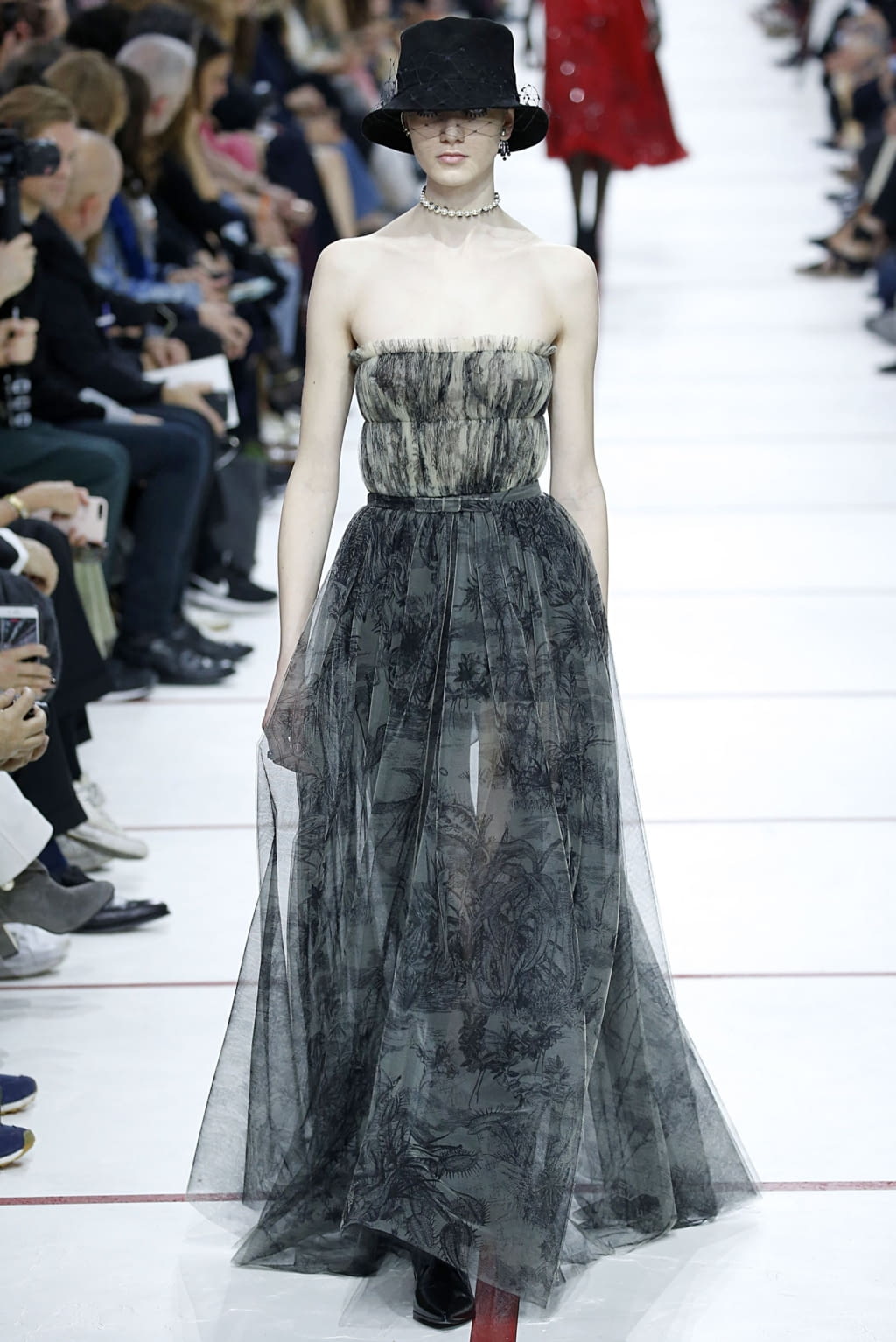 Fashion Week Paris Fall/Winter 2019 look 6 from the Christian Dior collection 女装