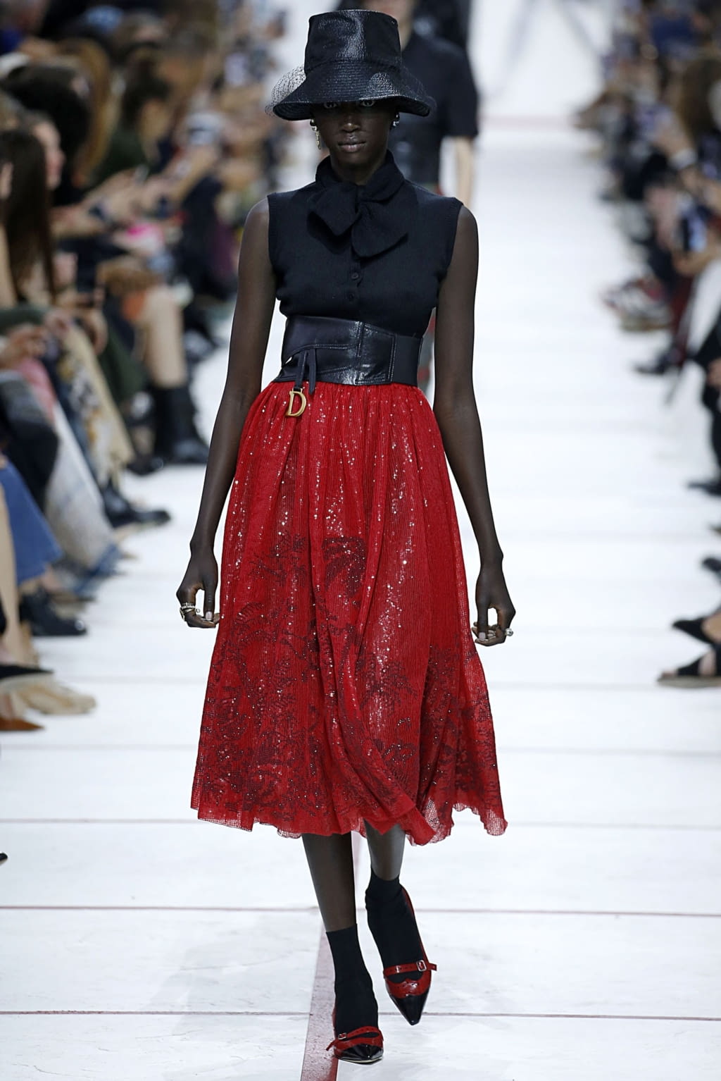 Fashion Week Paris Fall/Winter 2019 look 7 from the Christian Dior collection womenswear