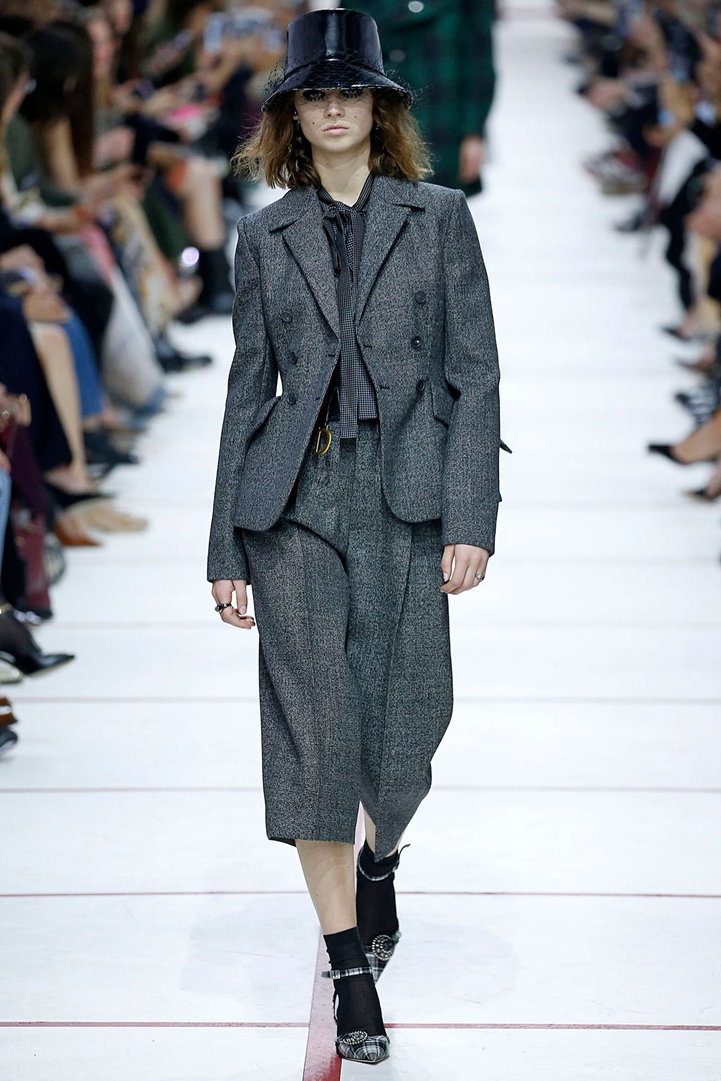 Fashion Week Paris Fall/Winter 2019 look 10 from the Christian Dior collection womenswear