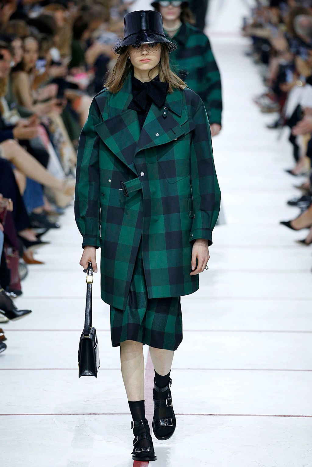 Fashion Week Paris Fall/Winter 2019 look 11 from the Christian Dior collection womenswear