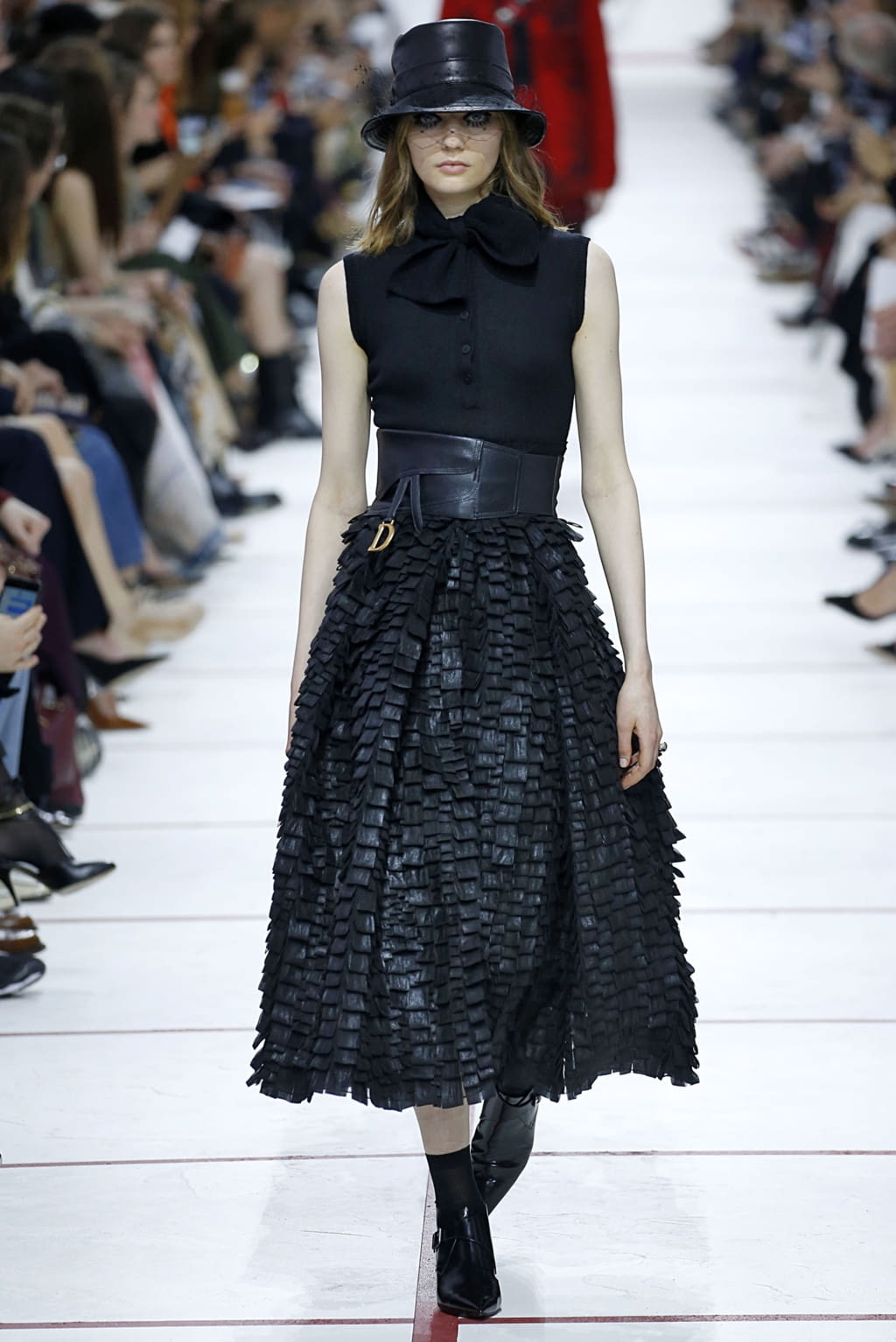 Fashion Week Paris Fall/Winter 2019 look 20 from the Christian Dior collection womenswear