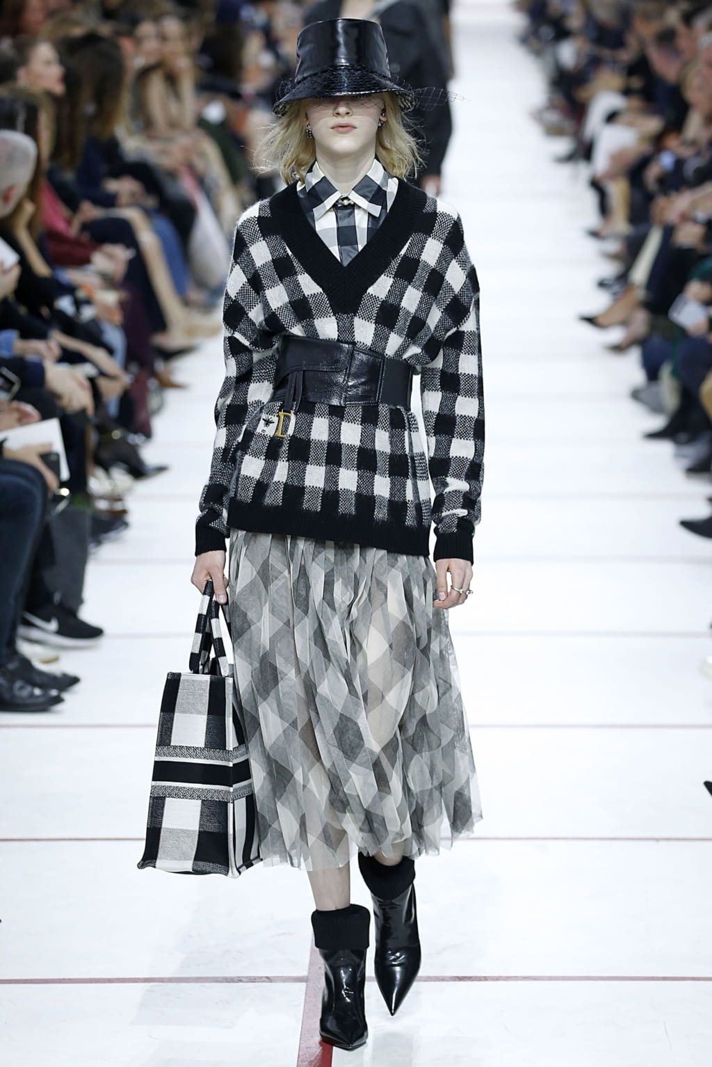 Fashion Week Paris Fall/Winter 2019 look 26 from the Christian Dior collection 女装