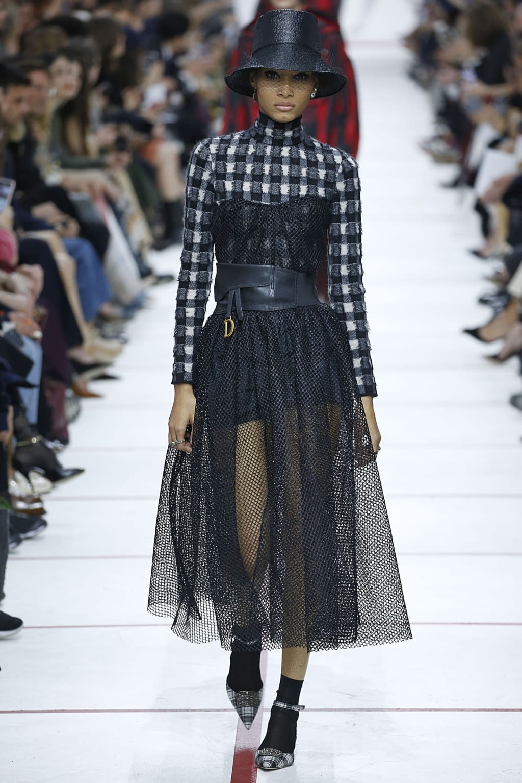Fashion Week Paris Fall/Winter 2019 look 32 from the Christian Dior collection womenswear