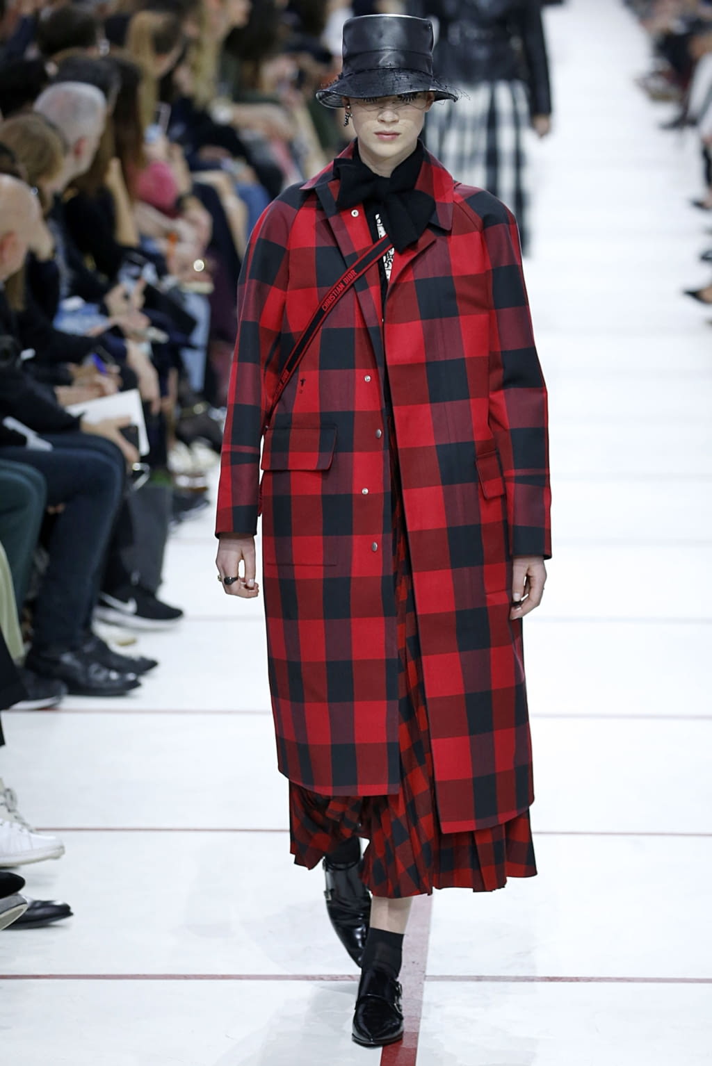 Fashion Week Paris Fall/Winter 2019 look 34 from the Christian Dior collection womenswear