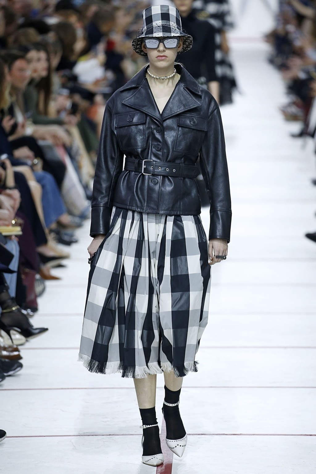 Fashion Week Paris Fall/Winter 2019 look 35 from the Christian Dior collection womenswear