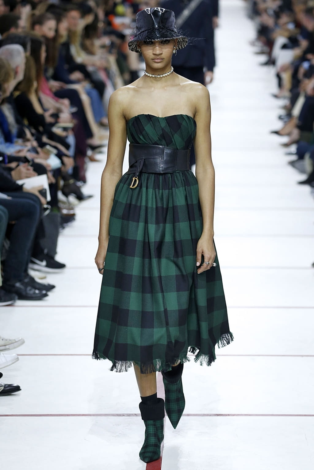 Fashion Week Paris Fall/Winter 2019 look 45 from the Christian Dior collection womenswear