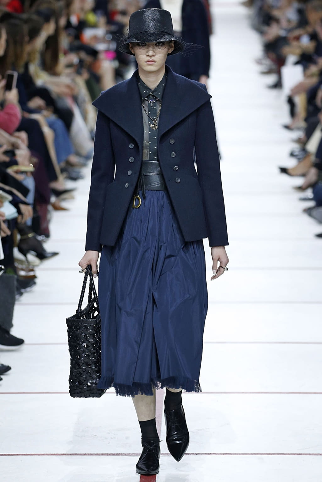 Fashion Week Paris Fall/Winter 2019 look 47 from the Christian Dior collection 女装