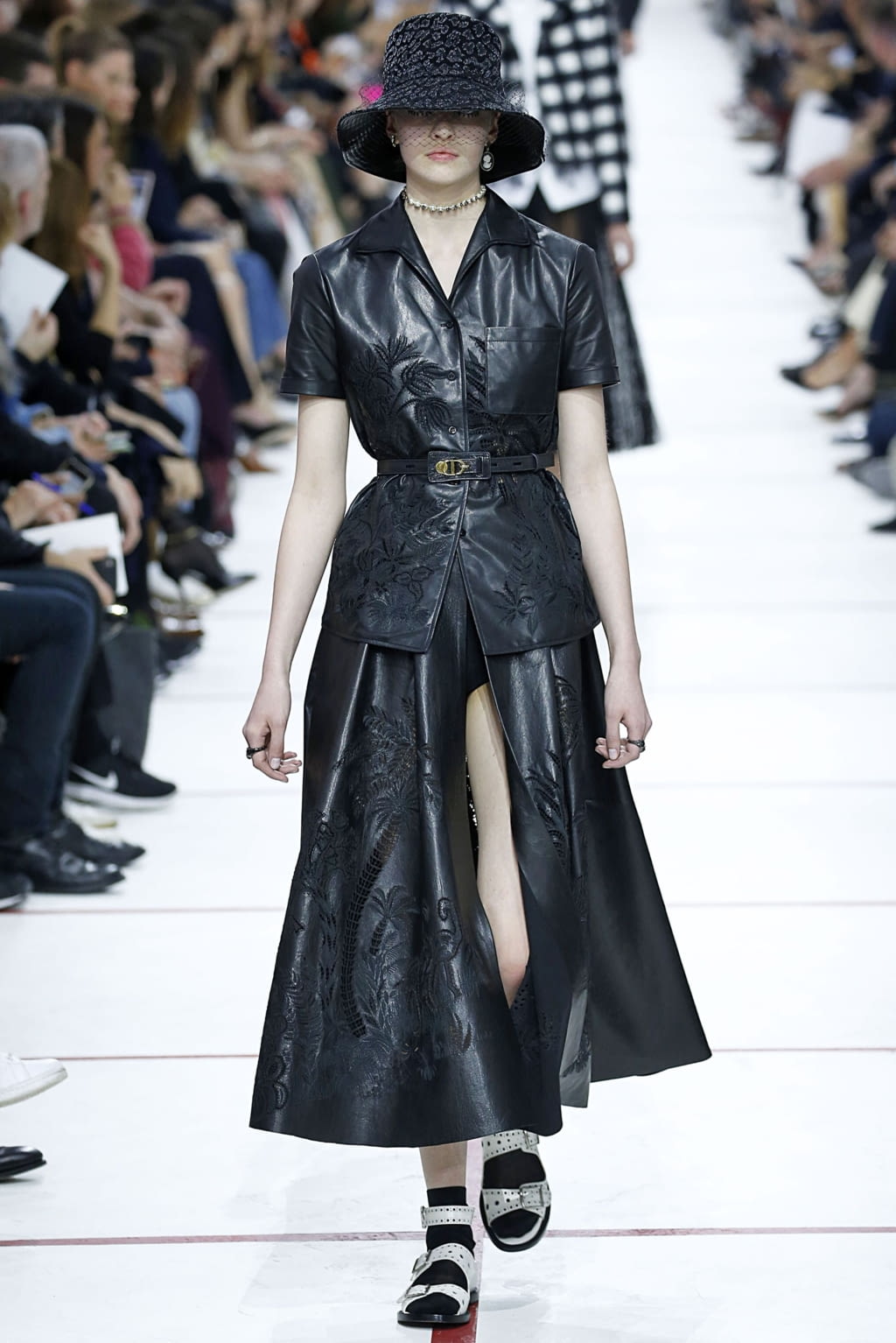 Fashion Week Paris Fall/Winter 2019 look 54 from the Christian Dior collection 女装