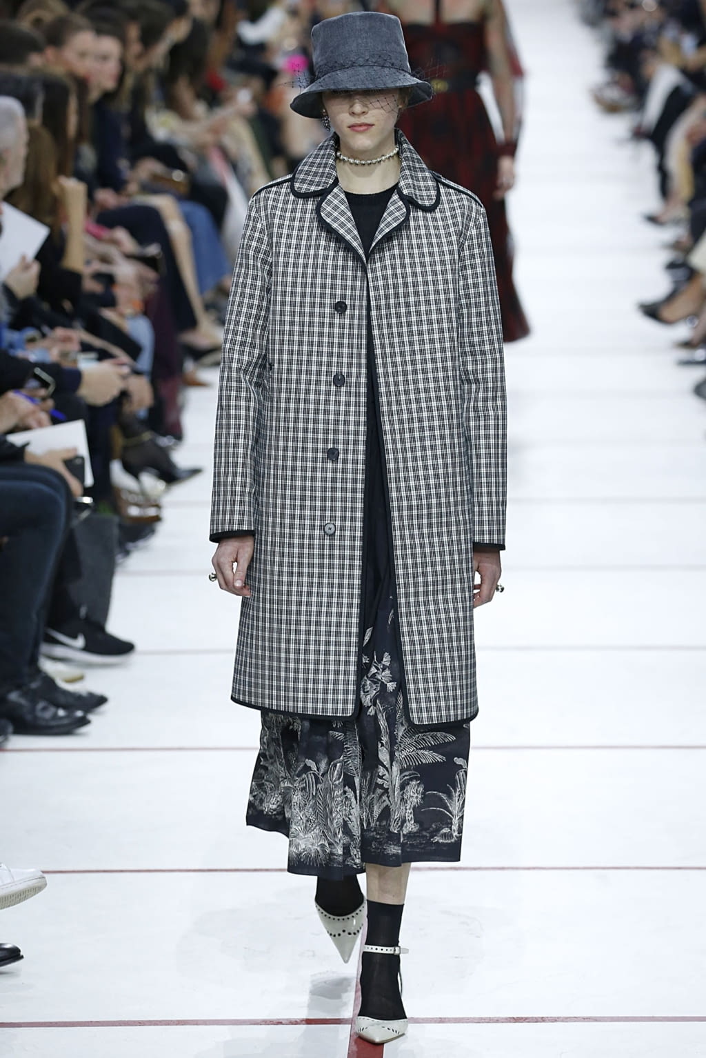 Fashion Week Paris Fall/Winter 2019 look 61 from the Christian Dior collection womenswear