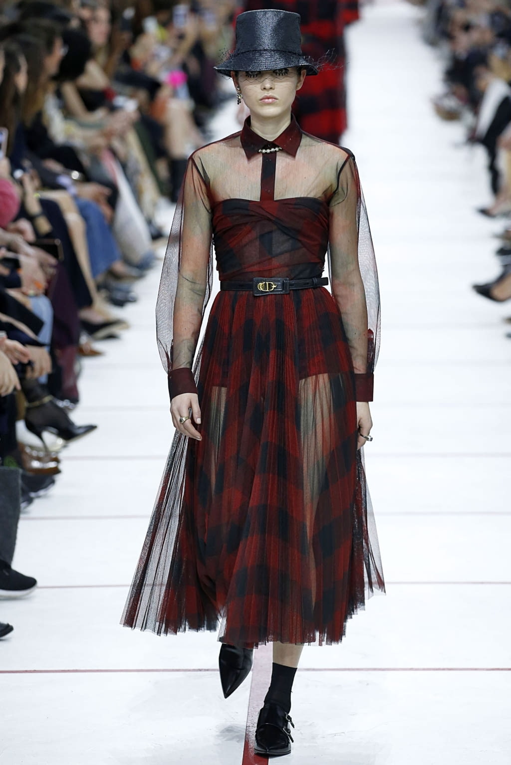 Fashion Week Paris Fall/Winter 2019 look 62 from the Christian Dior collection womenswear