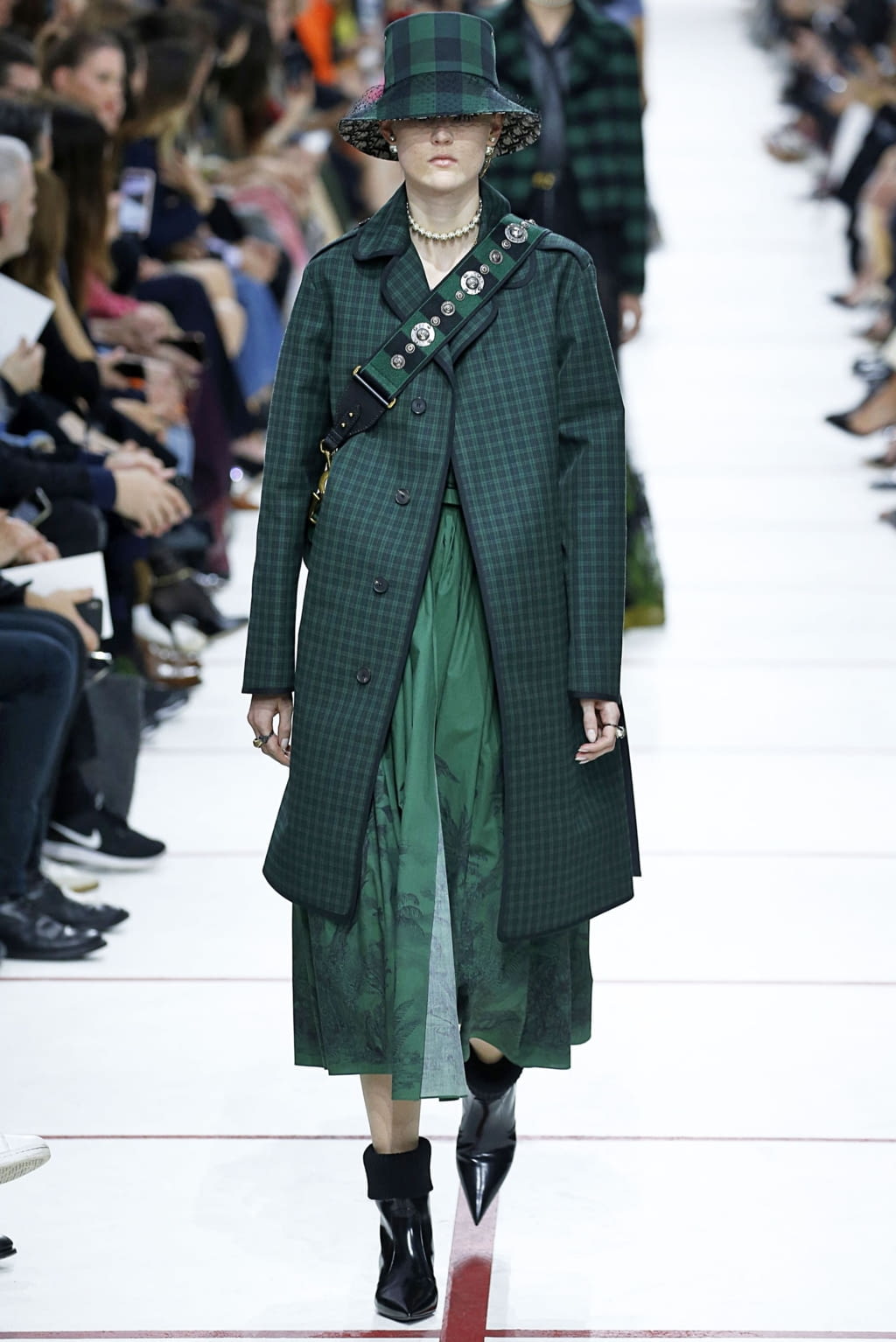 Fashion Week Paris Fall/Winter 2019 look 68 from the Christian Dior collection 女装