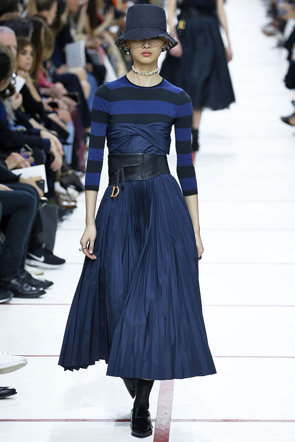 Fashion Week Paris Fall/Winter 2019 look 72 from the Christian Dior collection 女装
