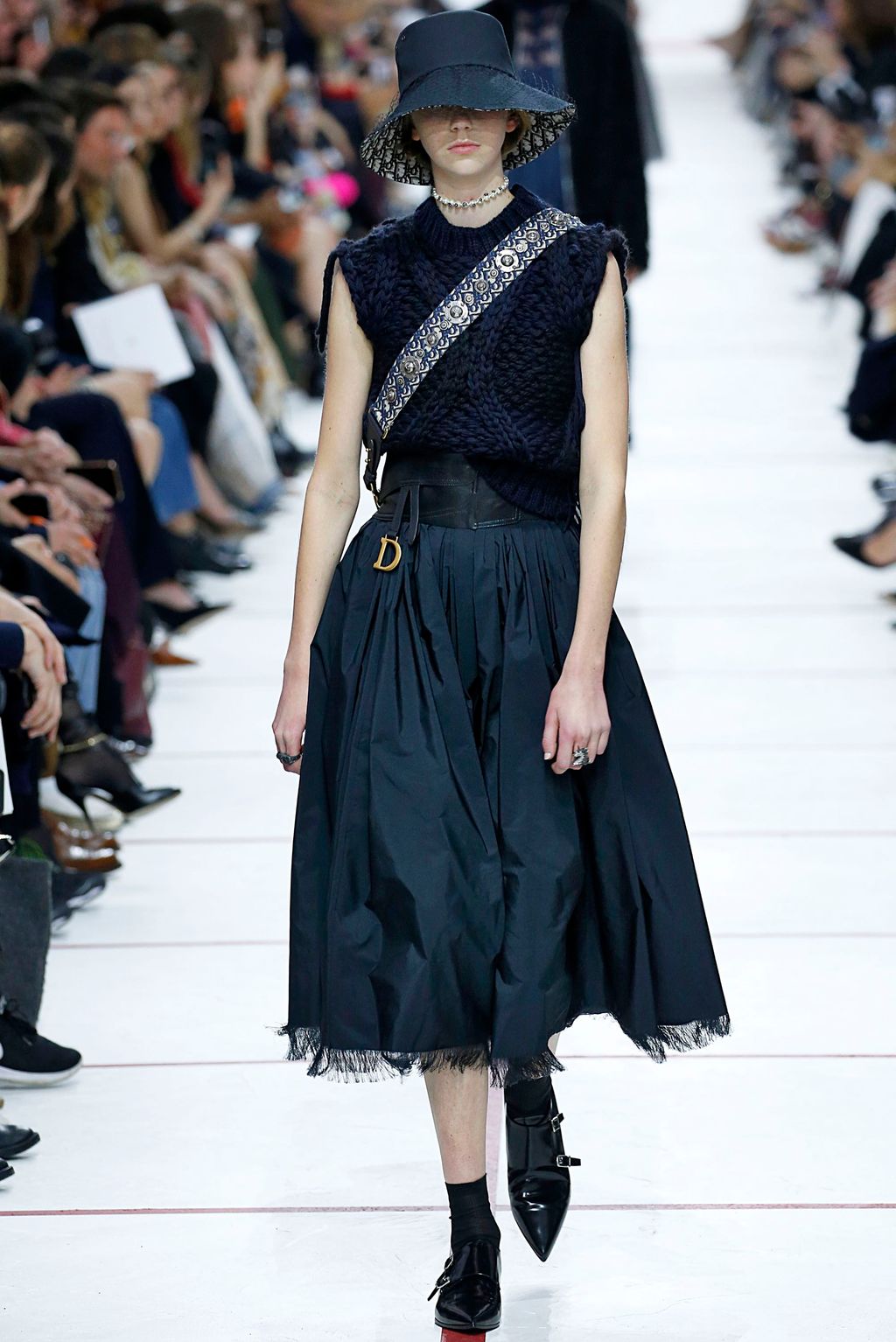 Fashion Week Paris Fall/Winter 2019 look 73 from the Christian Dior collection 女装