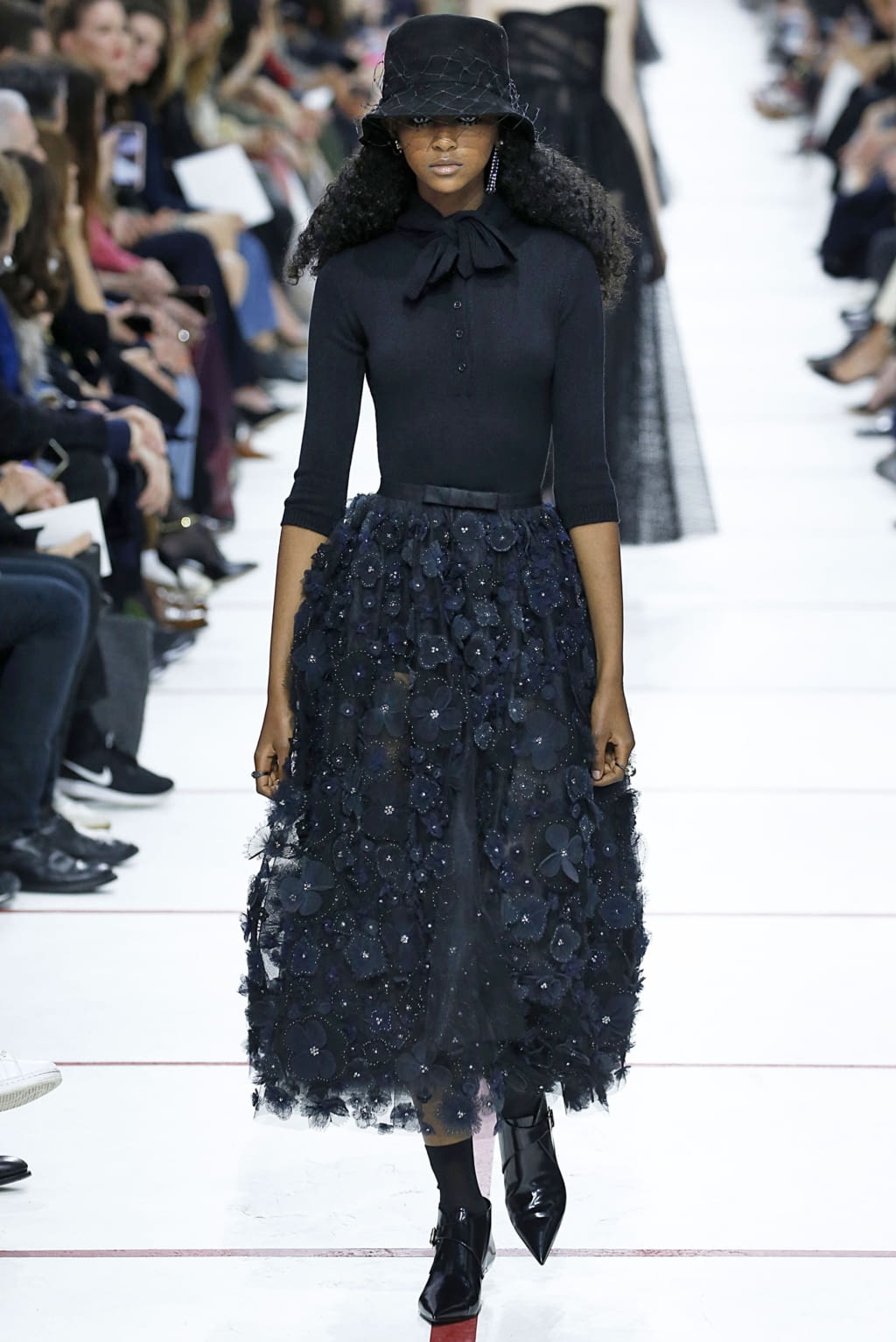 Fashion Week Paris Fall/Winter 2019 look 75 from the Christian Dior collection 女装