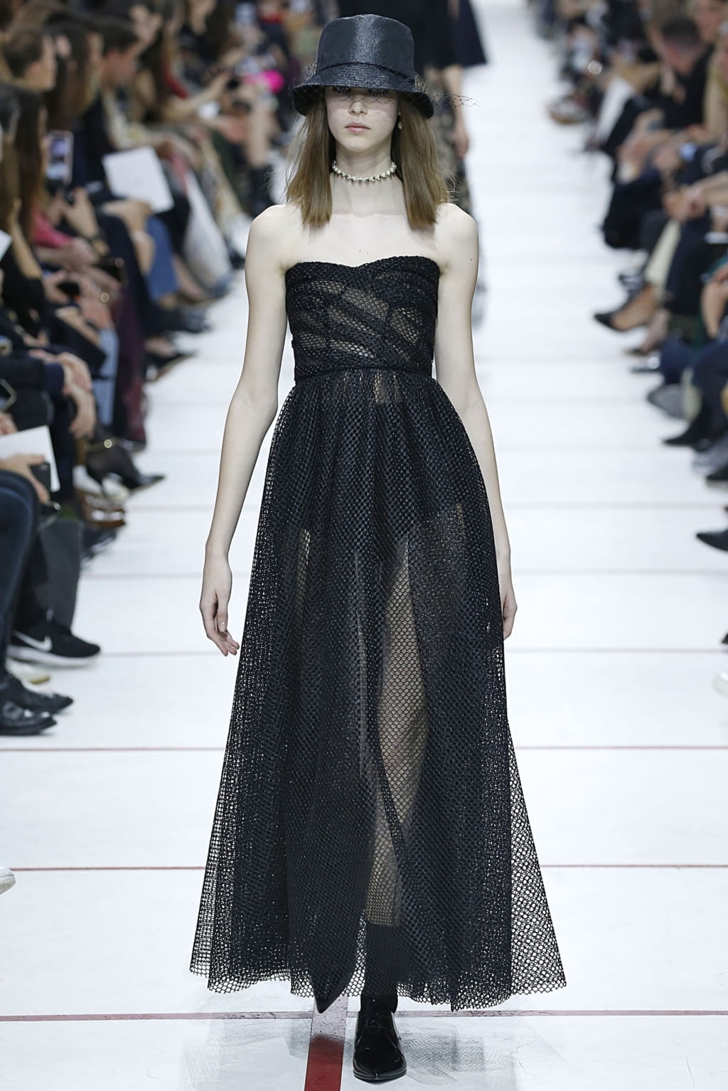 Fashion Week Paris Fall/Winter 2019 look 76 from the Christian Dior collection 女装