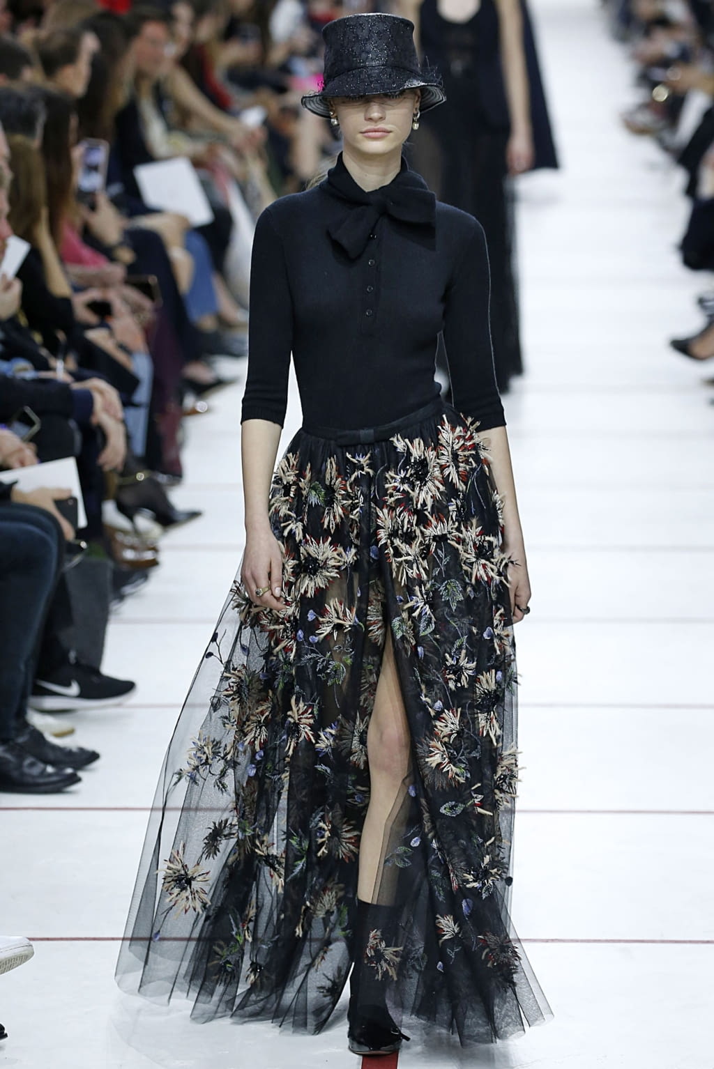 Fashion Week Paris Fall/Winter 2019 look 77 from the Christian Dior collection womenswear