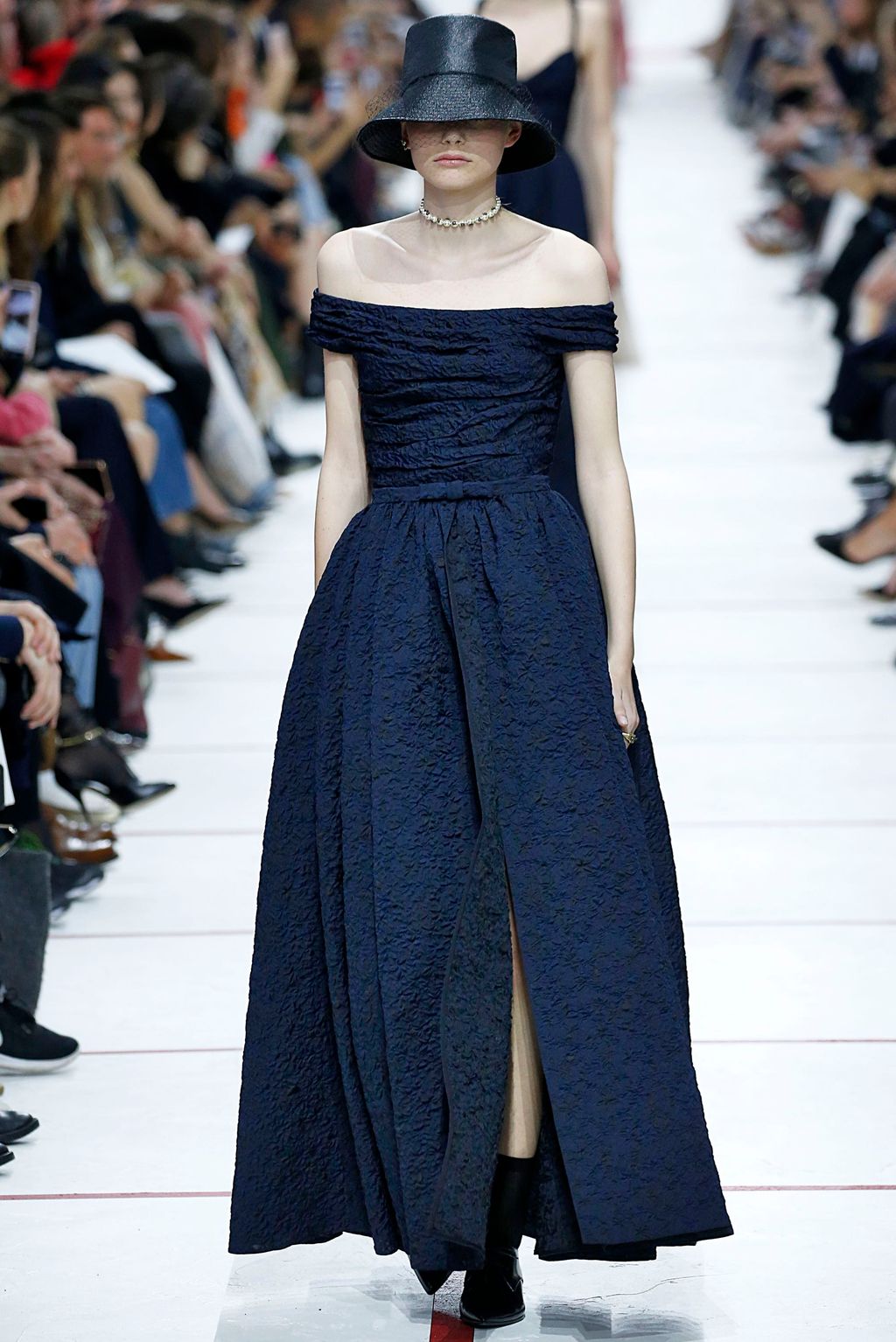 Fashion Week Paris Fall/Winter 2019 look 79 from the Christian Dior collection 女装