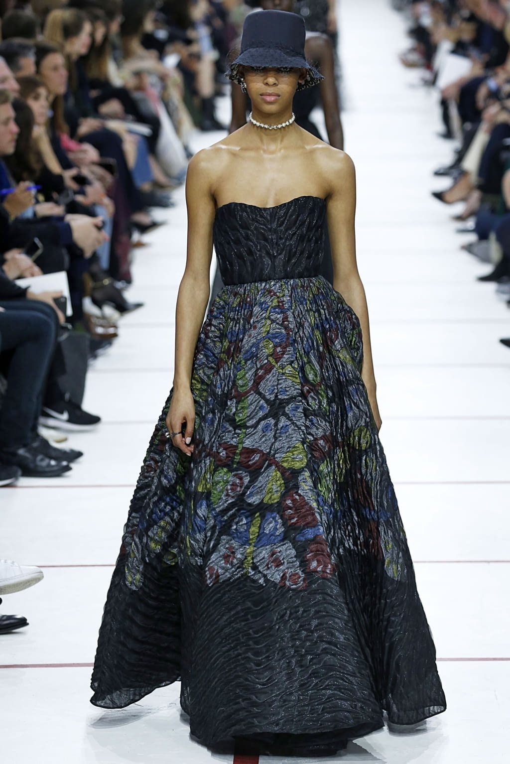 Fashion Week Paris Fall/Winter 2019 look 85 from the Christian Dior collection womenswear