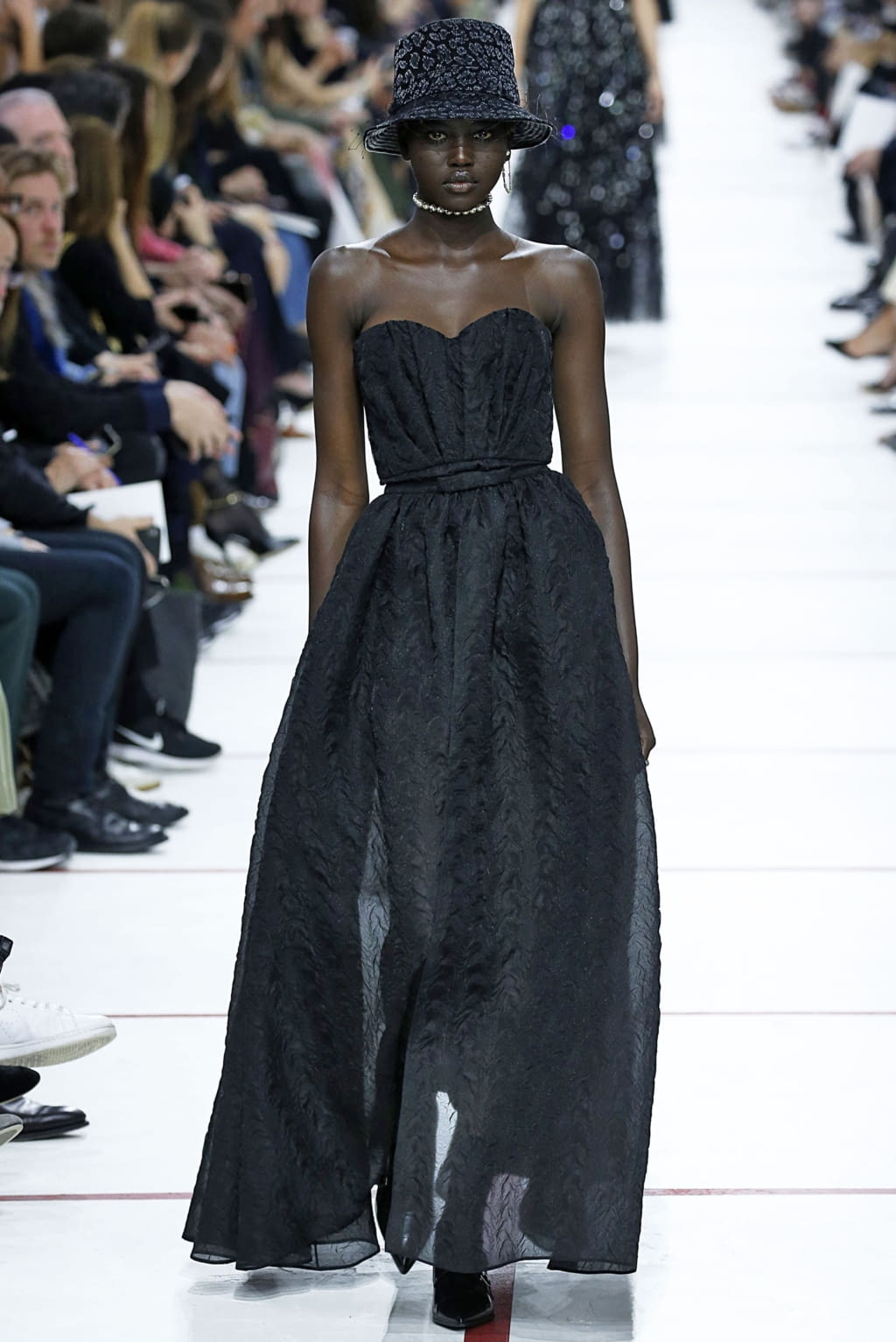 Fashion Week Paris Fall/Winter 2019 look 86 from the Christian Dior collection womenswear