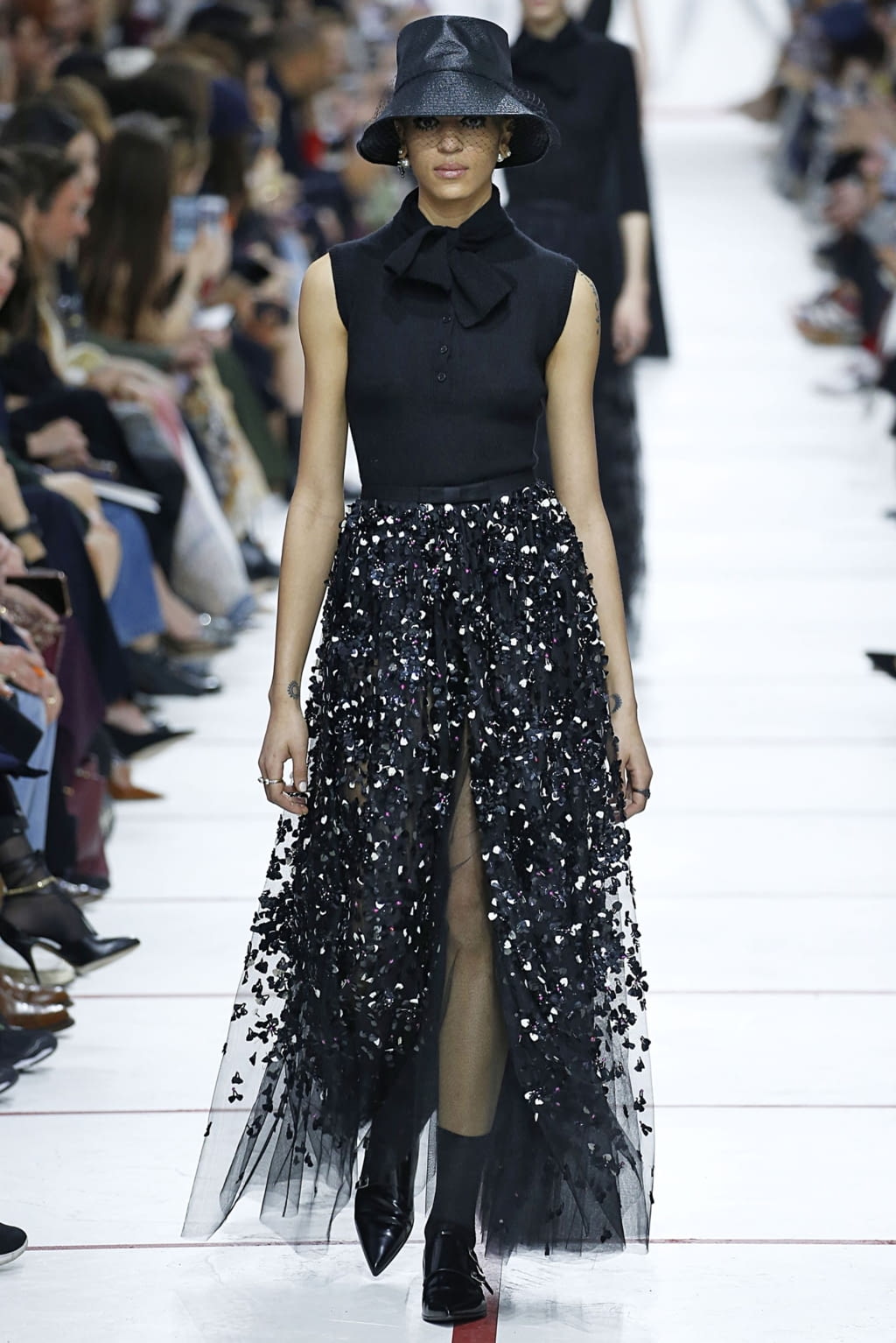 Fashion Week Paris Fall/Winter 2019 look 87 from the Christian Dior collection womenswear