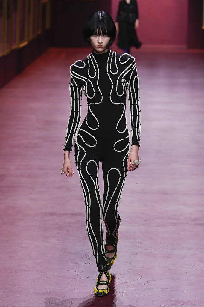 Fashion Week Paris Fall/Winter 2022 look 1 de la collection Christian Dior womenswear