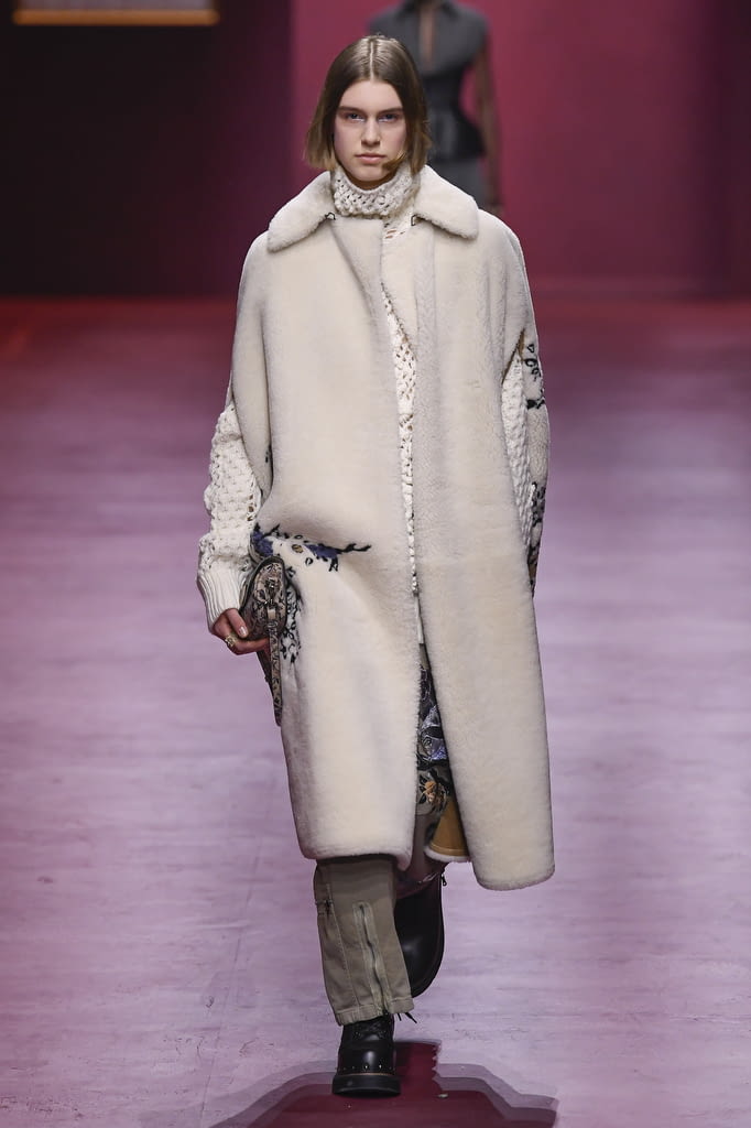 Fashion Week Paris Fall/Winter 2022 look 21 de la collection Christian Dior womenswear