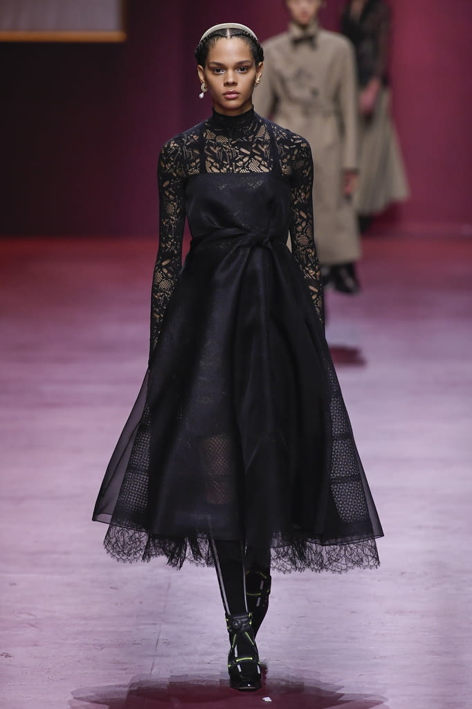 Fashion Week Paris Fall/Winter 2022 look 32 from the Christian Dior collection womenswear