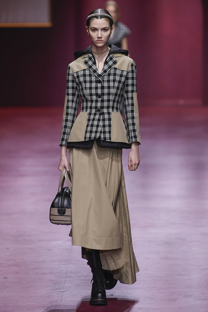 Fashion Week Paris Fall/Winter 2022 look 38 from the Christian Dior collection 女装