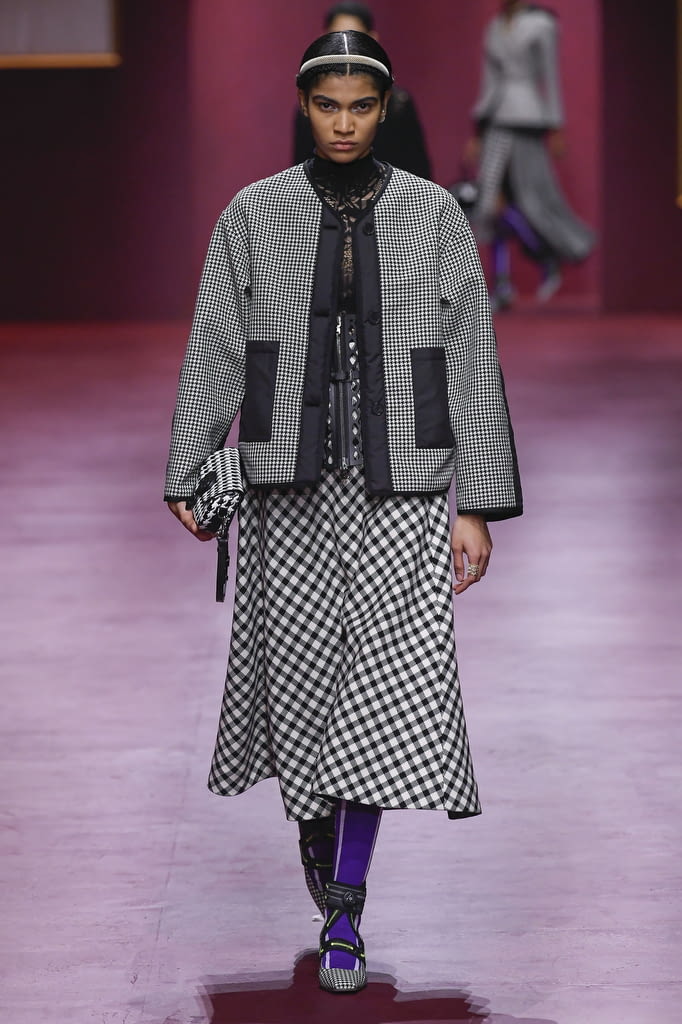 Fashion Week Paris Fall/Winter 2022 look 43 from the Christian Dior collection womenswear