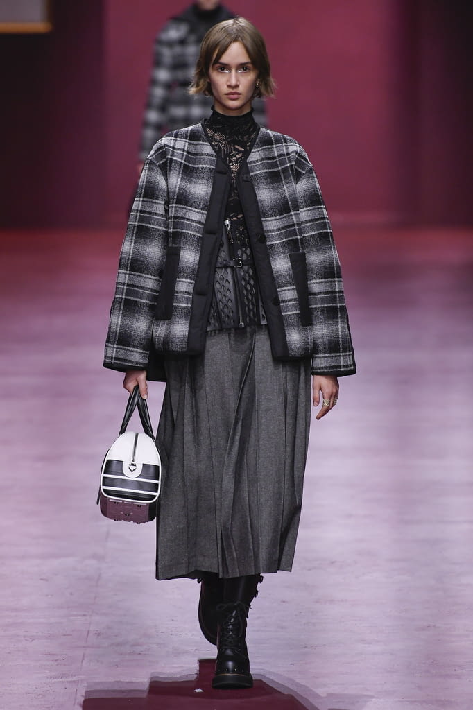 Fashion Week Paris Fall/Winter 2022 look 49 from the Christian Dior collection 女装