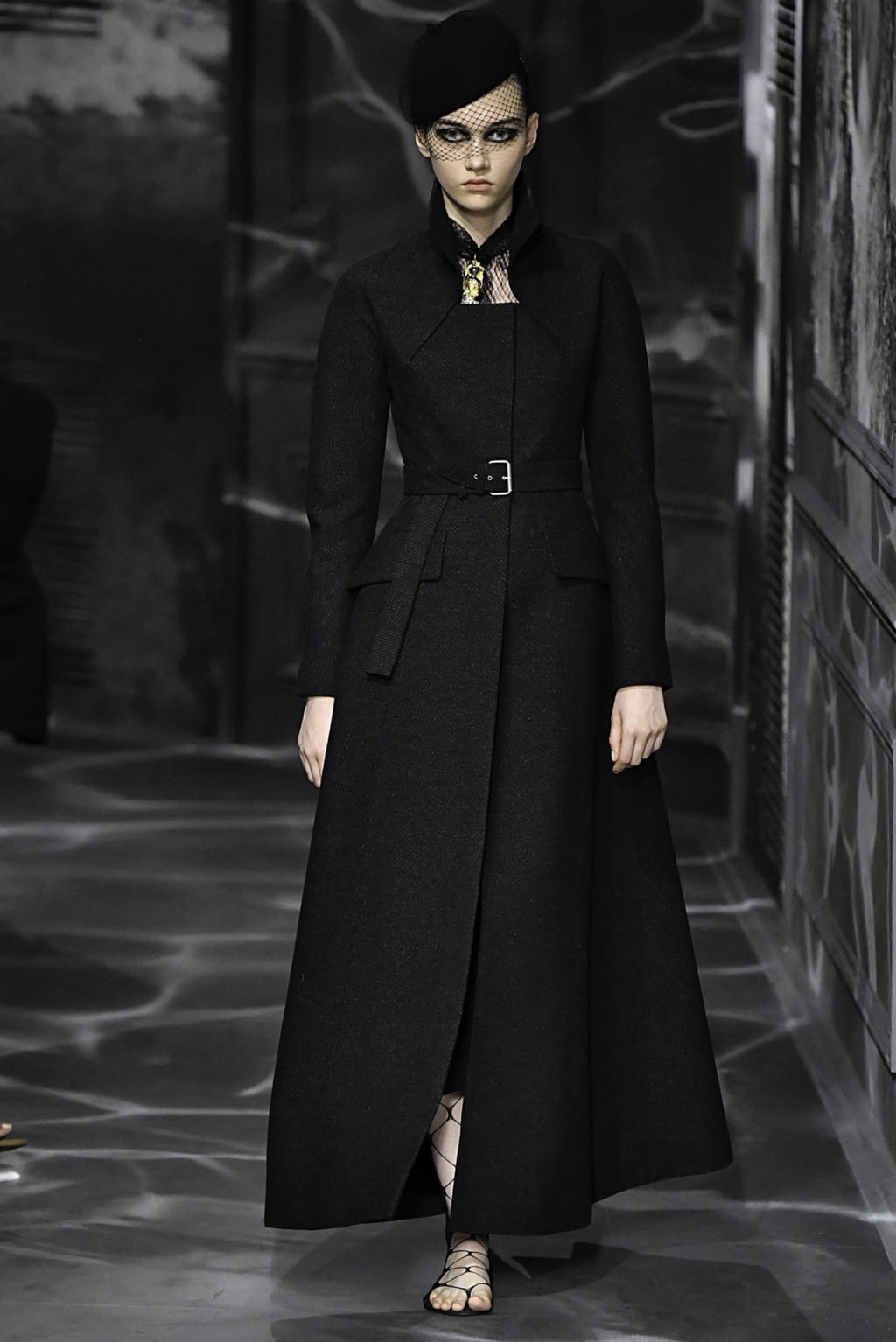 Fashion Week Paris Fall/Winter 2019 look 3 from the Christian Dior collection couture