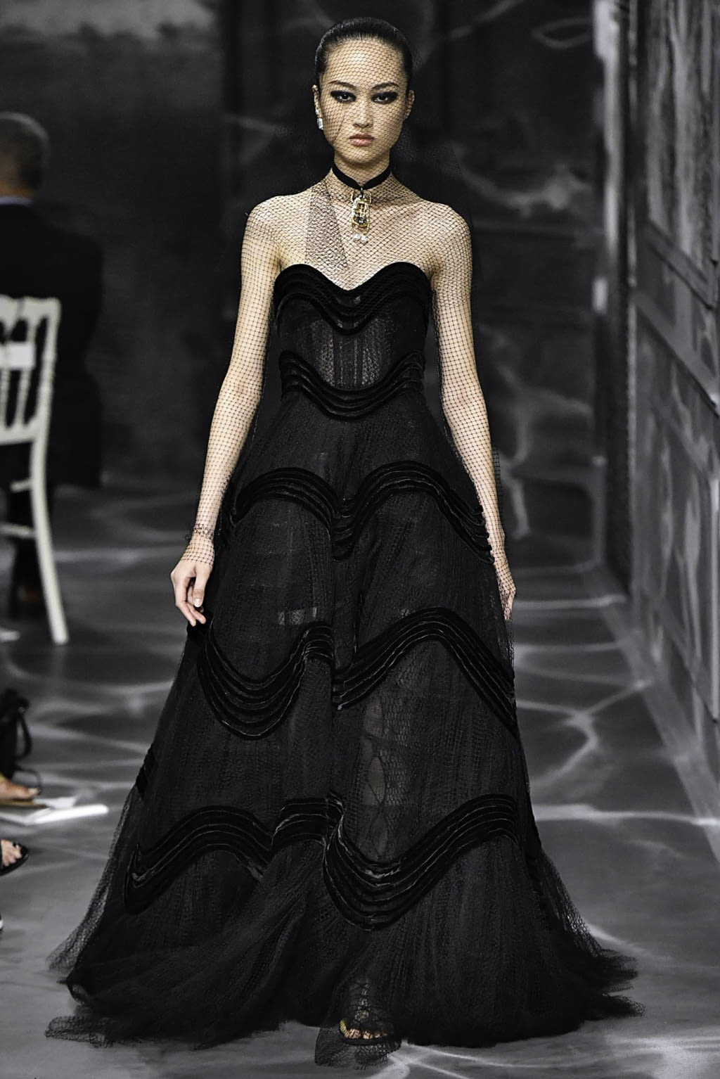 Fashion Week Paris Fall/Winter 2019 look 44 from the Christian Dior collection couture
