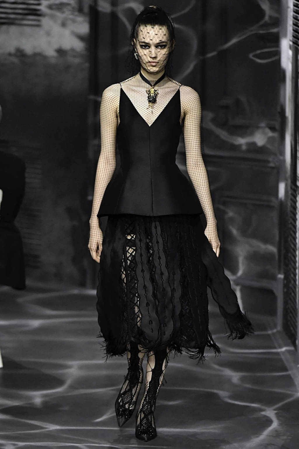 Fashion Week Paris Fall/Winter 2019 look 50 from the Christian Dior collection couture