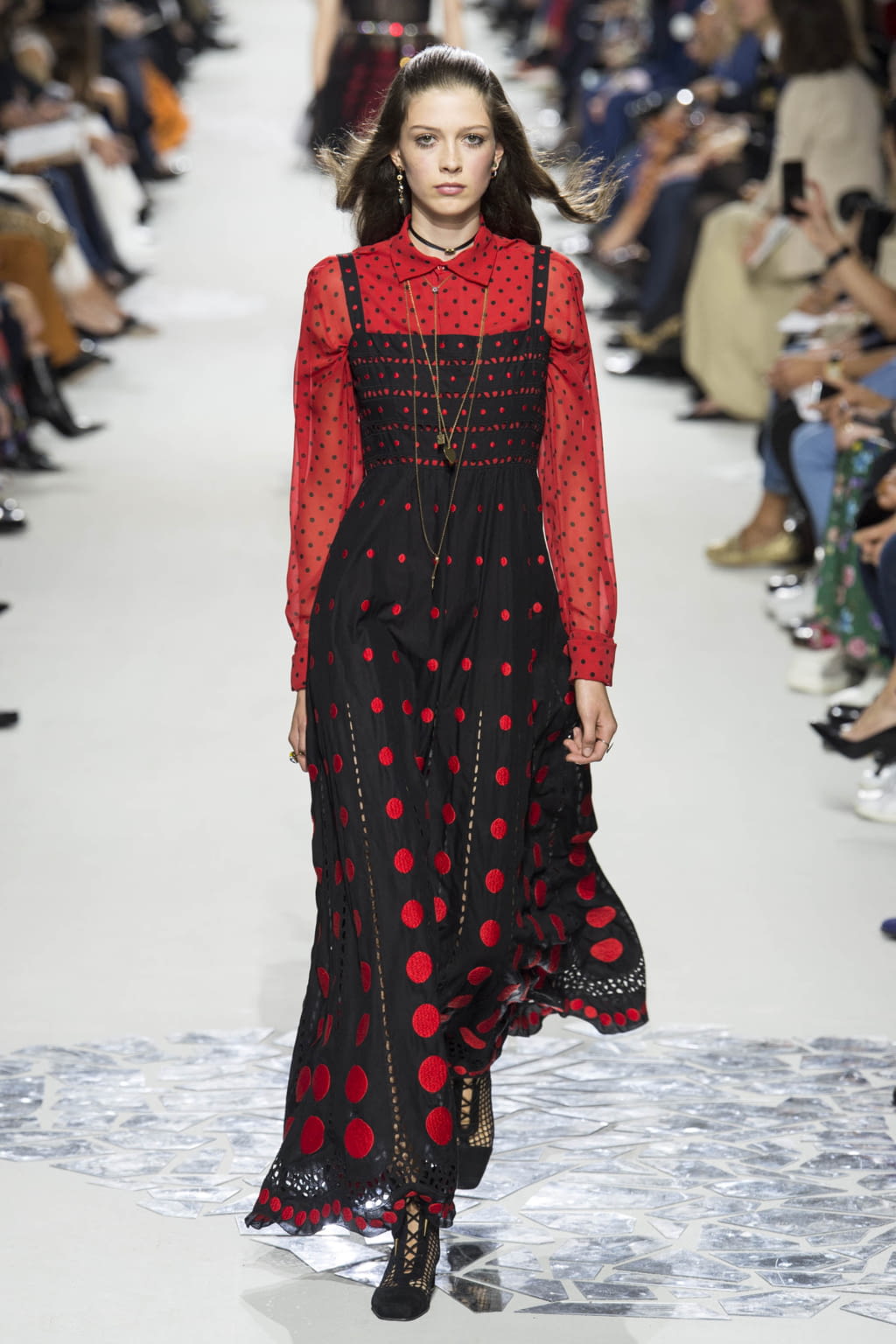 Fashion Week Paris Spring/Summer 2018 look 37 from the Christian Dior collection 女装