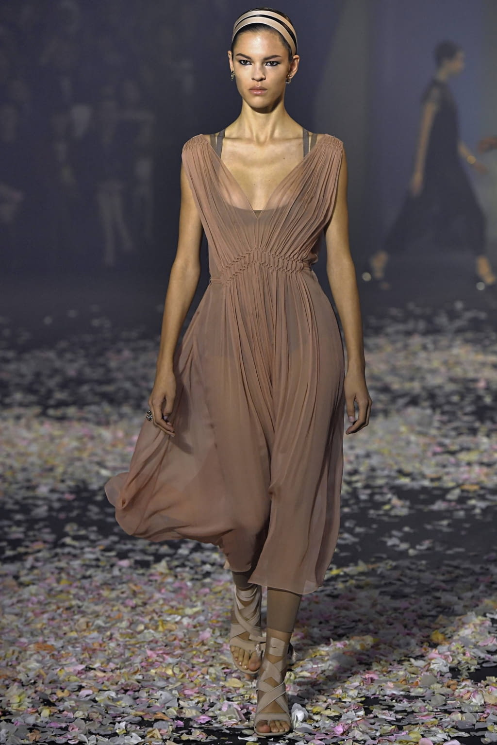 Fashion Week Paris Spring/Summer 2019 look 19 from the Christian Dior collection 女装