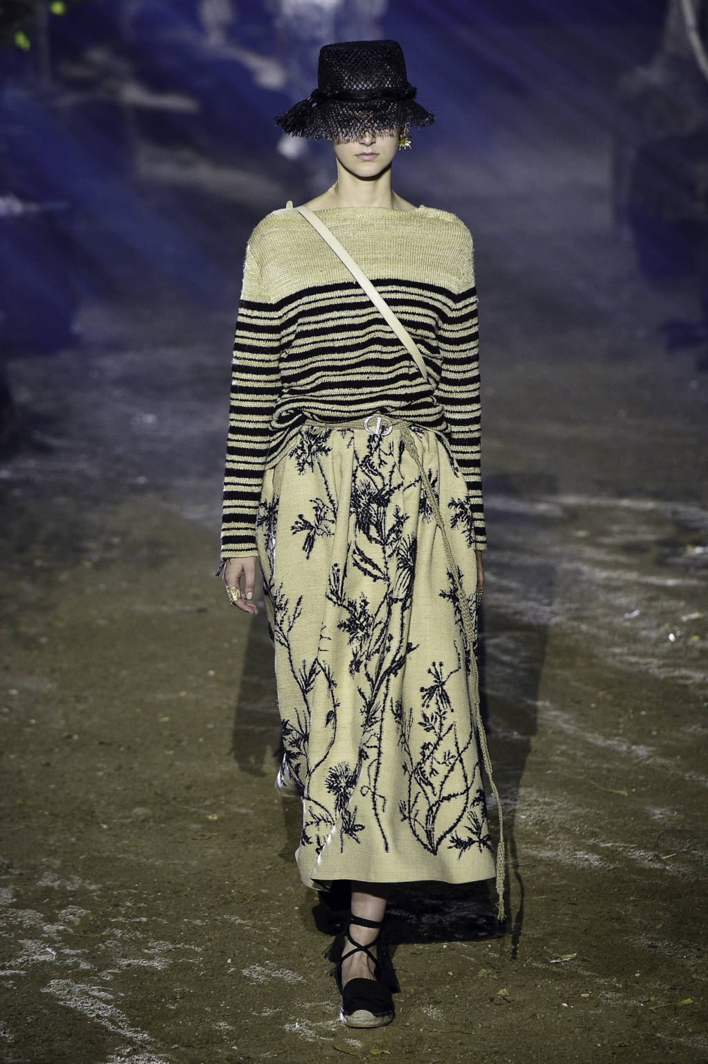 Fashion Week Paris Spring/Summer 2020 look 6 from the Christian Dior collection womenswear