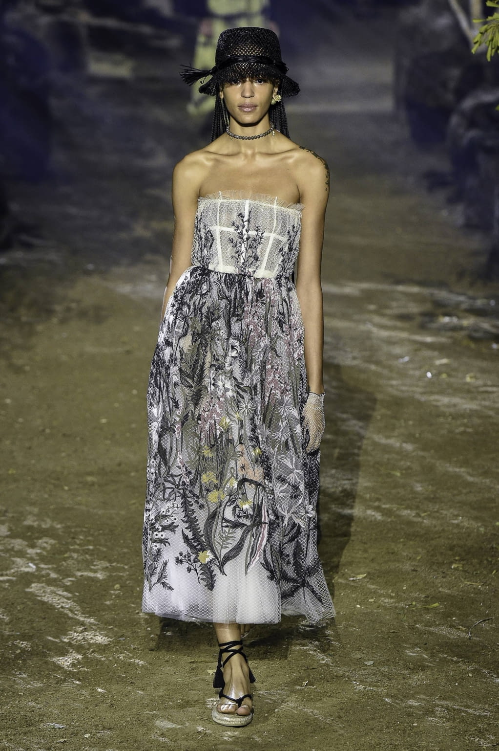 Fashion Week Paris Spring/Summer 2020 look 77 from the Christian Dior collection womenswear