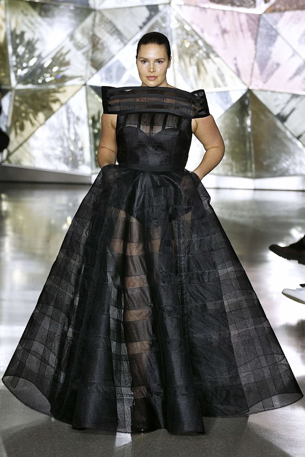 Fashion Week New York Fall/Winter 2019 look 30 from the Christian Siriano collection womenswear
