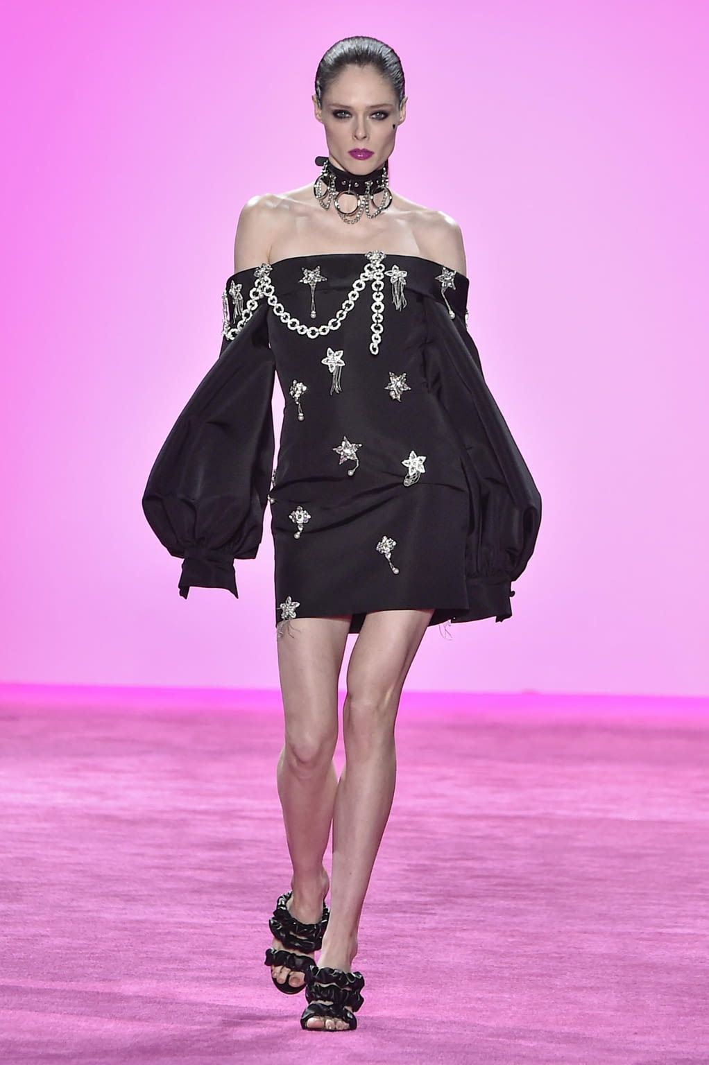 Fashion Week New York Fall/Winter 2020 look 2 from the Christian Siriano collection 女装