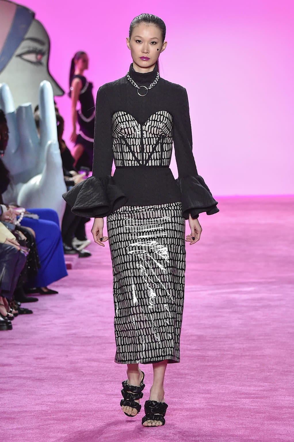 Fashion Week New York Fall/Winter 2020 look 33 from the Christian Siriano collection 女装