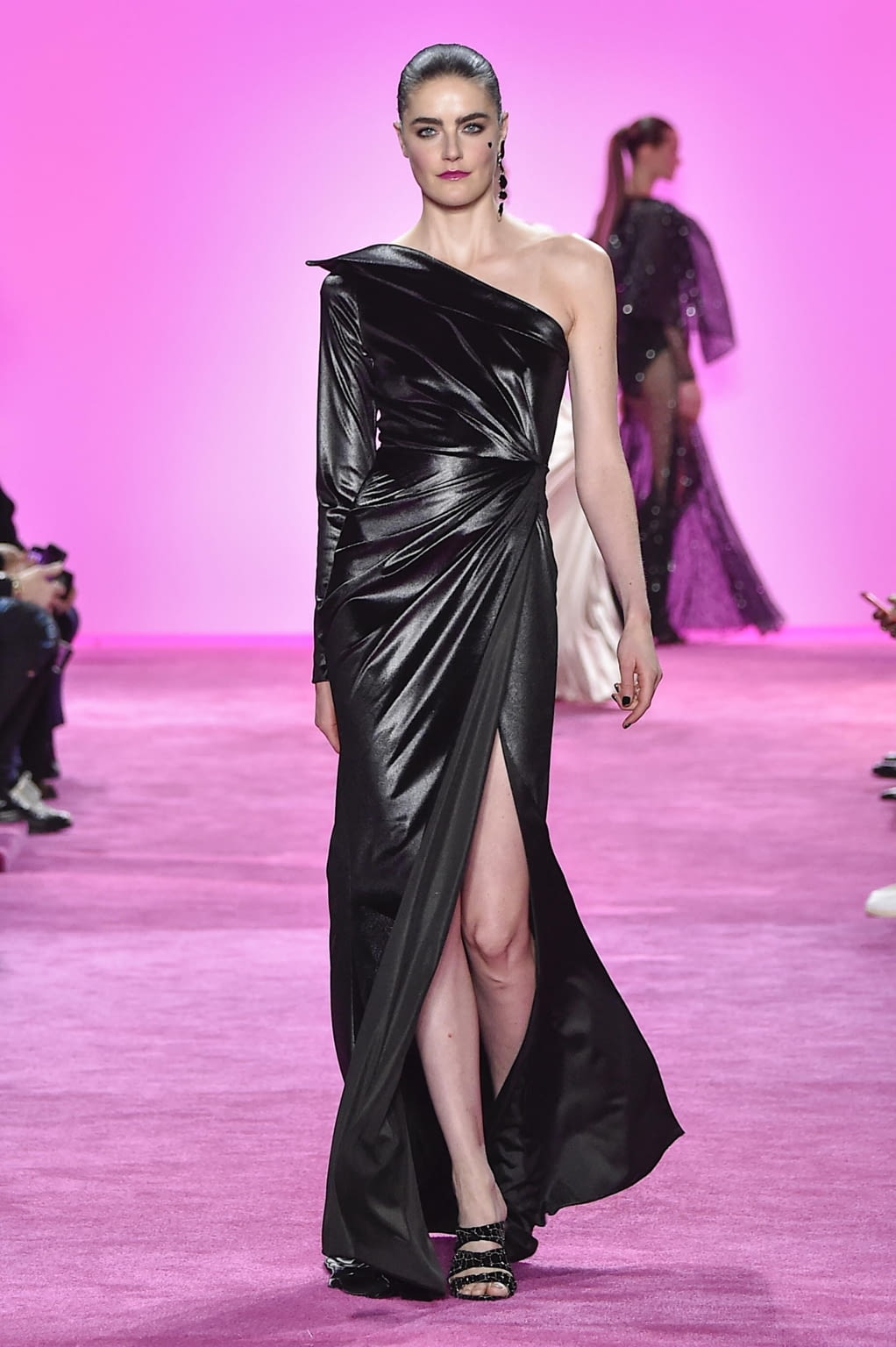 Fashion Week New York Fall/Winter 2020 look 39 from the Christian Siriano collection 女装