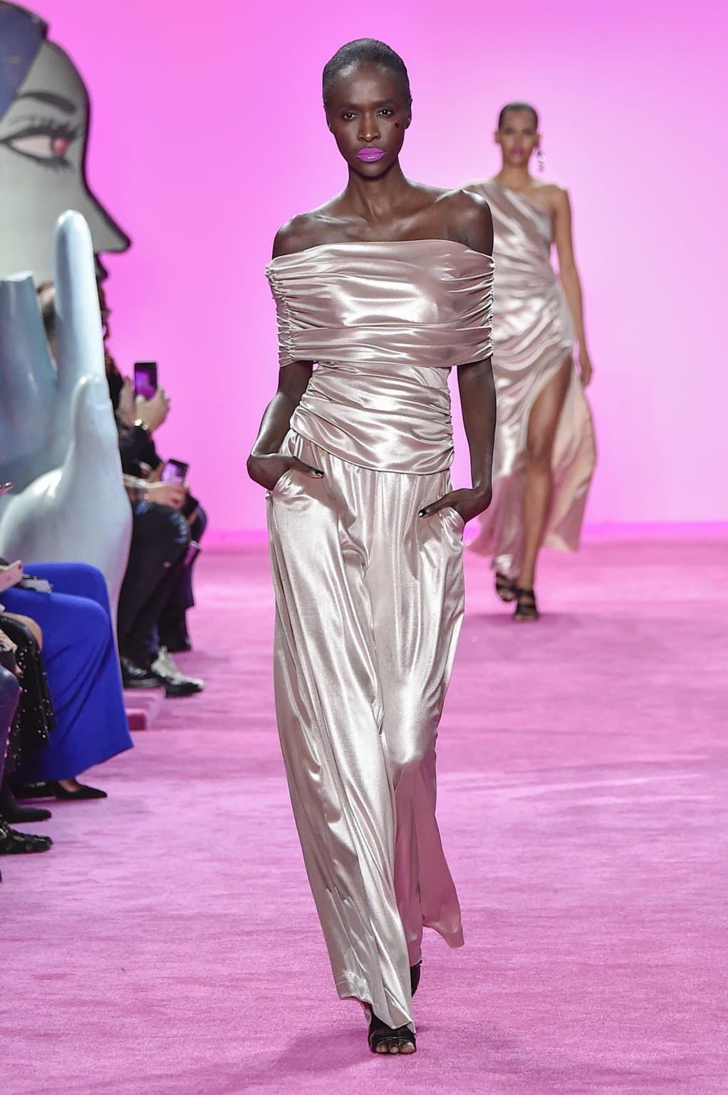 Fashion Week New York Fall/Winter 2020 look 40 from the Christian Siriano collection 女装