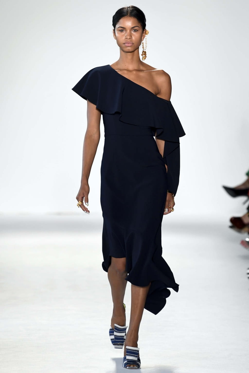 Fashion Week New York Spring/Summer 2018 look 5 from the Christian Siriano collection womenswear