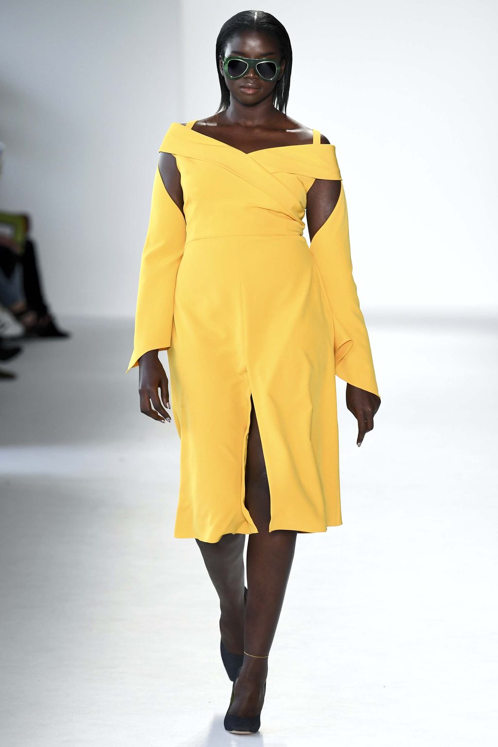 Fashion Week New York Spring/Summer 2018 look 19 from the Christian Siriano collection womenswear