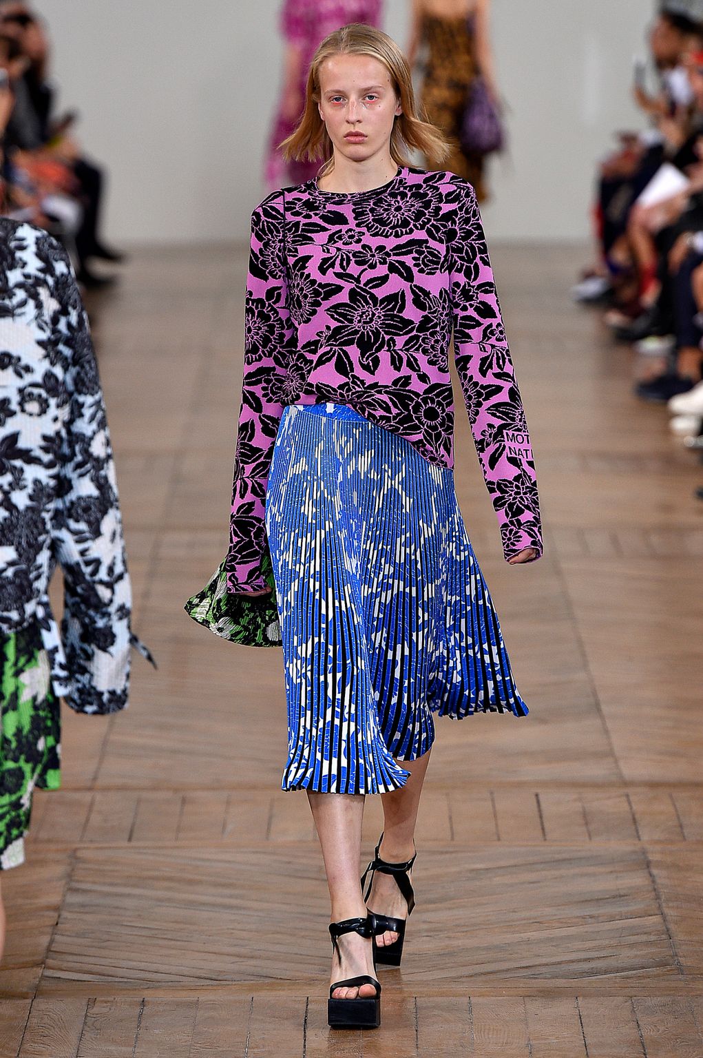 Fashion Week Paris Spring/Summer 2017 look 19 from the Christian Wijnants collection womenswear